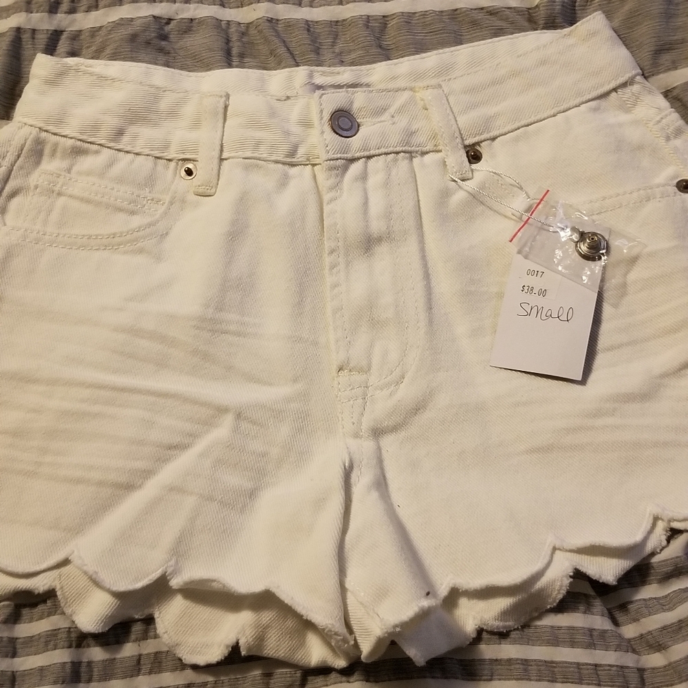 OandOclothing Size Small White Shorts